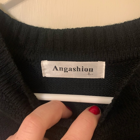 Animal print sleeved black sweater - Picture 3 of 4